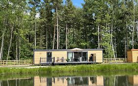 Pine Boutique Lodge With Hot Tub For Couples & Dog